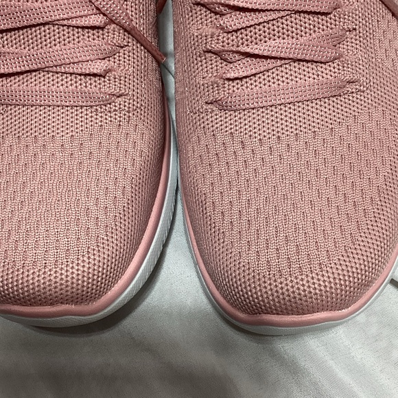 Skechers size 9 Wide fit Women's Pink “Perfect Set” Sneakers - Picture 10 of 11